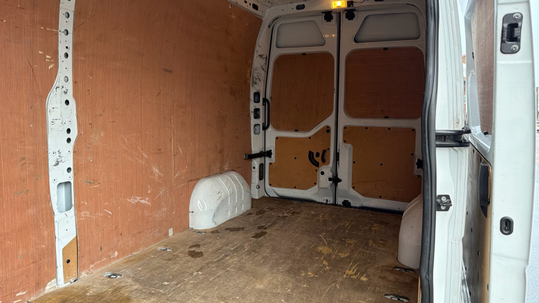 Renault Master Lwb Diesel Fwd LM35dCi 135 Business+ Medium Roof Van